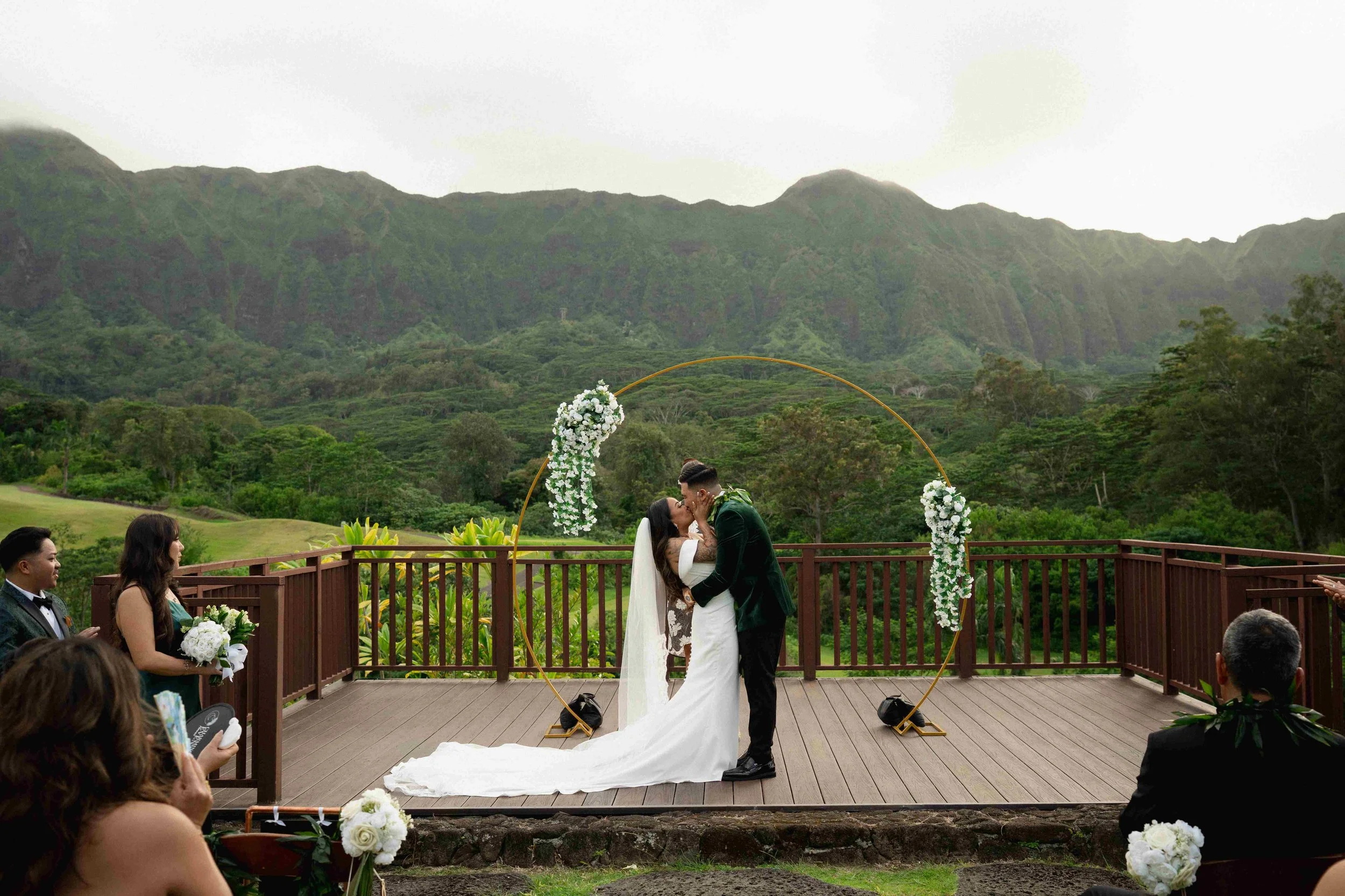 kayla-shane-the-charming-estate-kailua-oahu-wedding-aloha-media-weddings(17).jpg