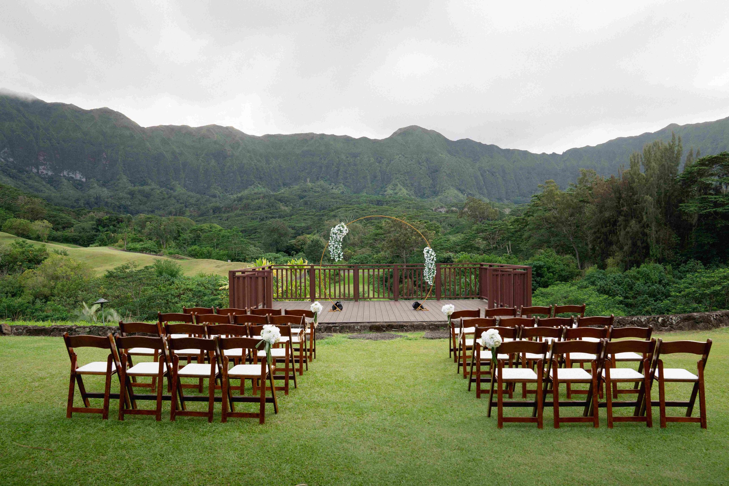 kayla-shane-the-charming-estate-kailua-oahu-wedding-aloha-media-weddings(12).jpg