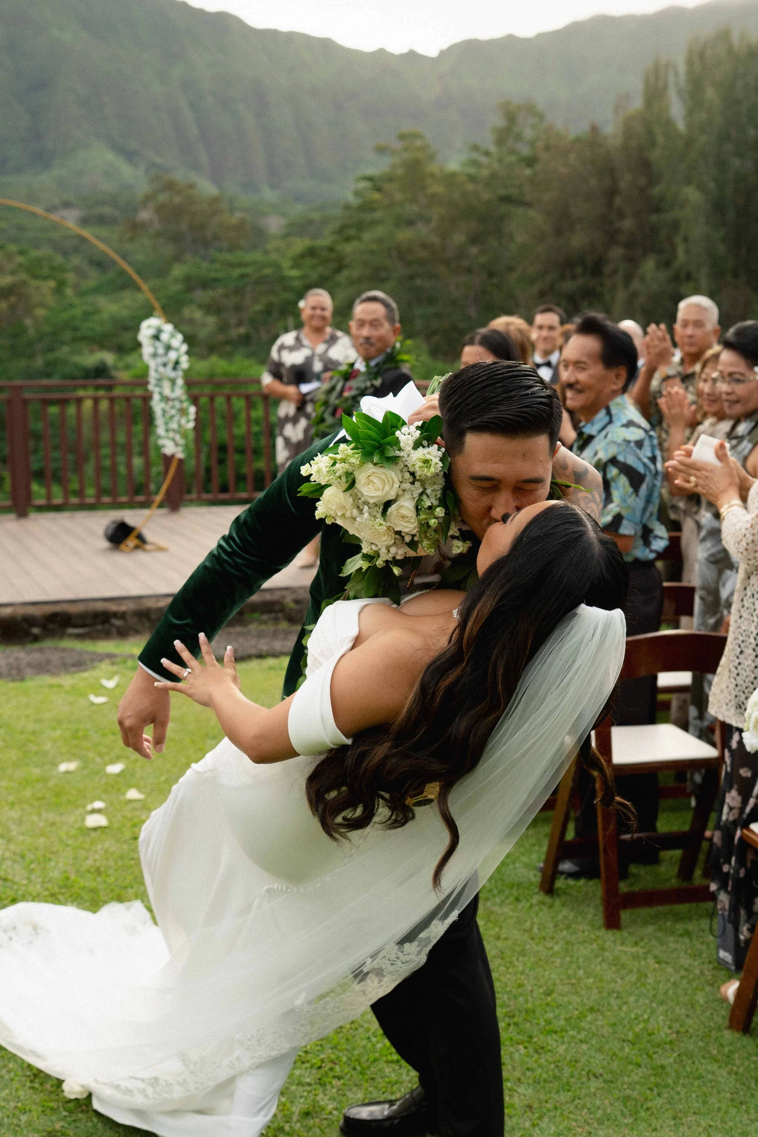 kayla-shane-the-charming-estate-kailua-oahu-wedding-aloha-media-weddings(18).jpg