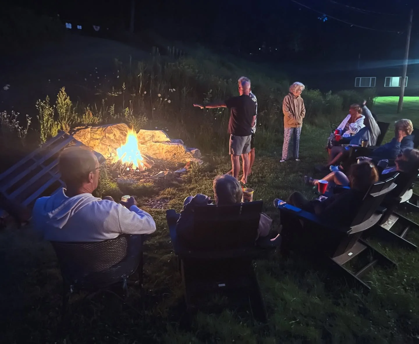 See you at the pit tonight! 8pm Fire Friday is here again. Love watching people get to know each other, make new connections and share laughs. 🙌🏻🔥

#intheberkshires
#firefridays
#bonfire
#motel
#hotelfun
#smores