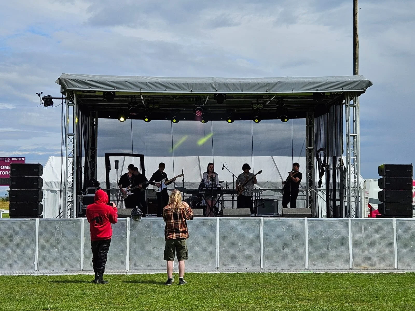 STAGE WITH CROWD BARRIER