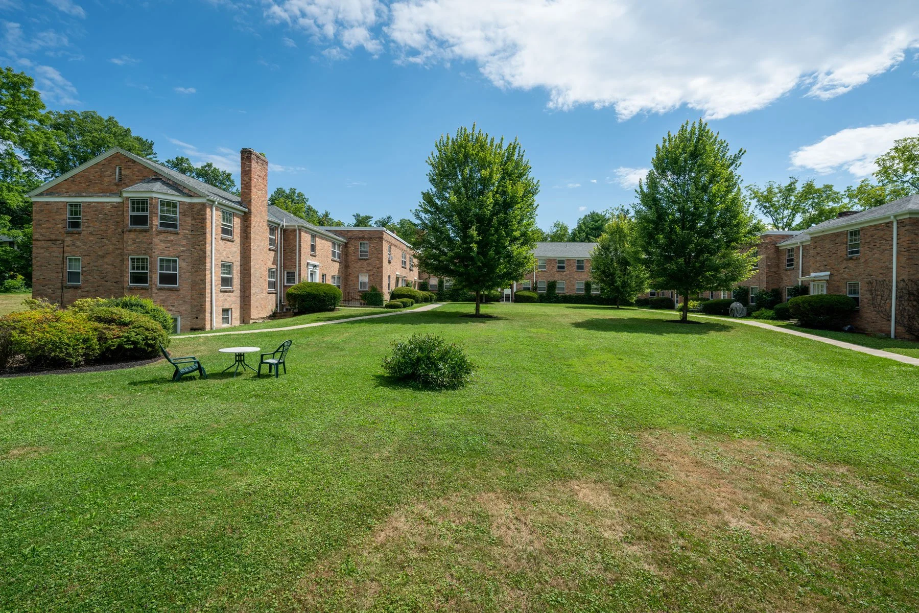 Westview-Apartments_Grounds (1).jpg