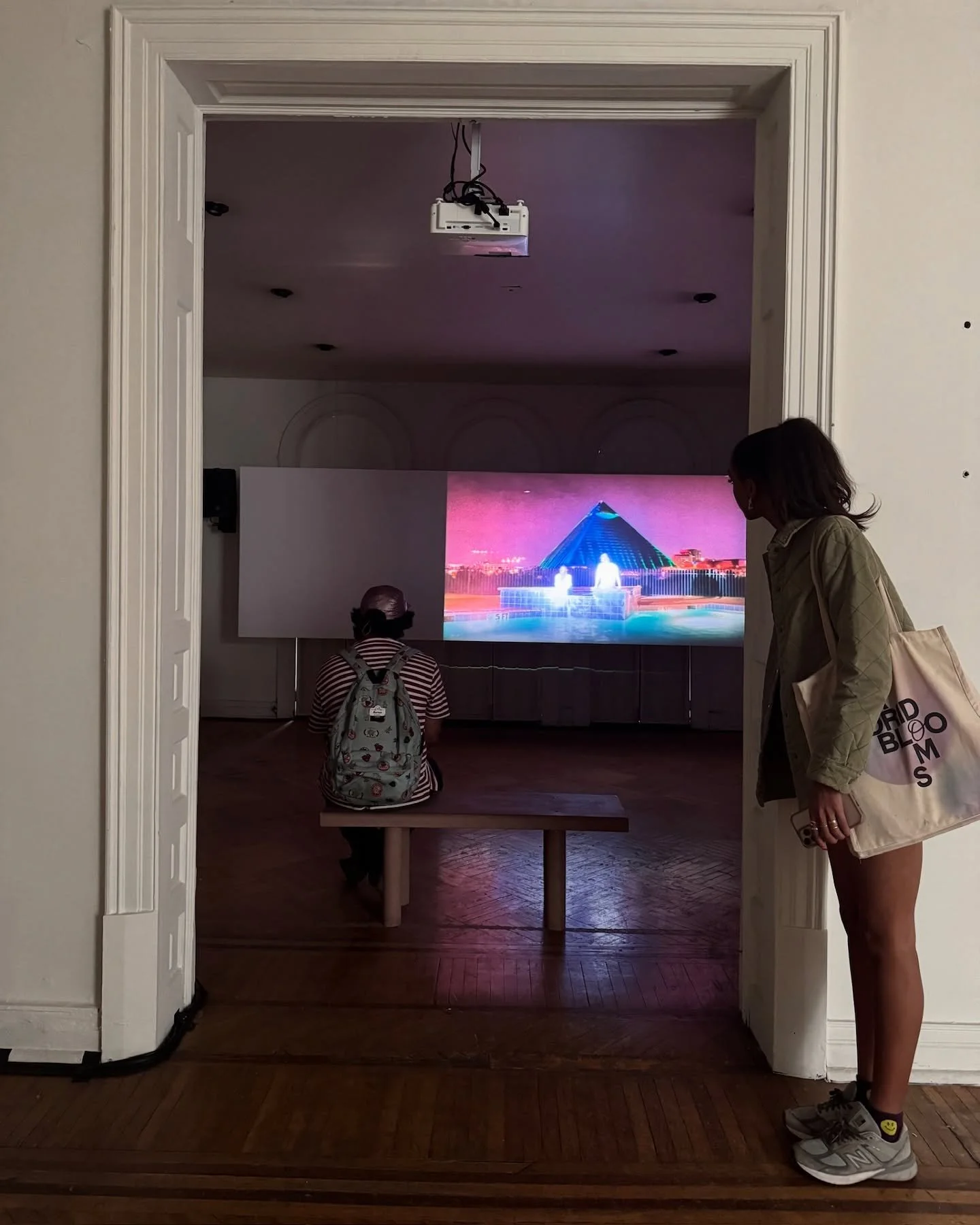 sack full of dreams 🌙🪽

i got a sack full of dreams
streets full of laughter and toy ballons
and people with hearts that care
who listen for love wanting the same
wanting to care wanting to share
all my dreams for the world
can they learn to
unders