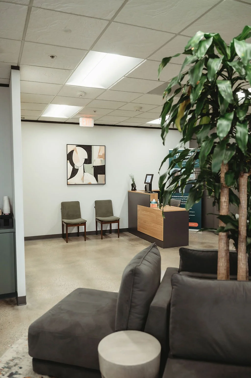 Calm waiting area and reception desk at a relationship therapist Heights office in Houston, welcoming clients seeking a couples therapist Houston.