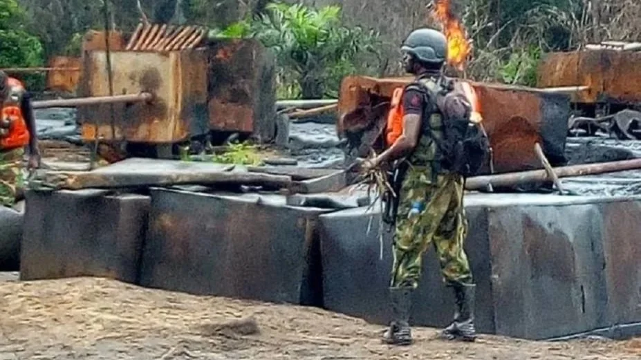 Illegal-refinery-destroed-by-nigeria-militry.