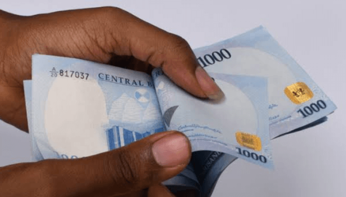 Naira Gains in Parallel Market as Exchange Rate Gap Narrows Amid Improved Liquidity