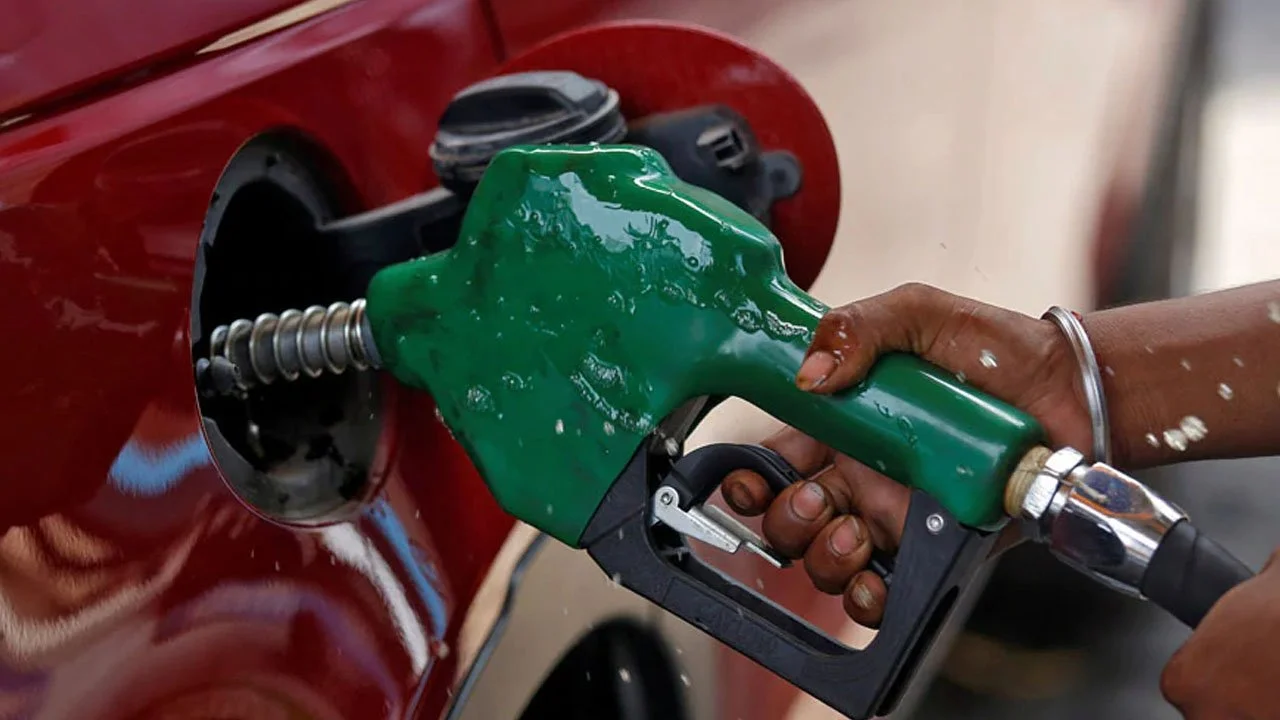 Petrol Still Sells Near ₦1,300/Litre Despite Dangote Refinery Price Cut