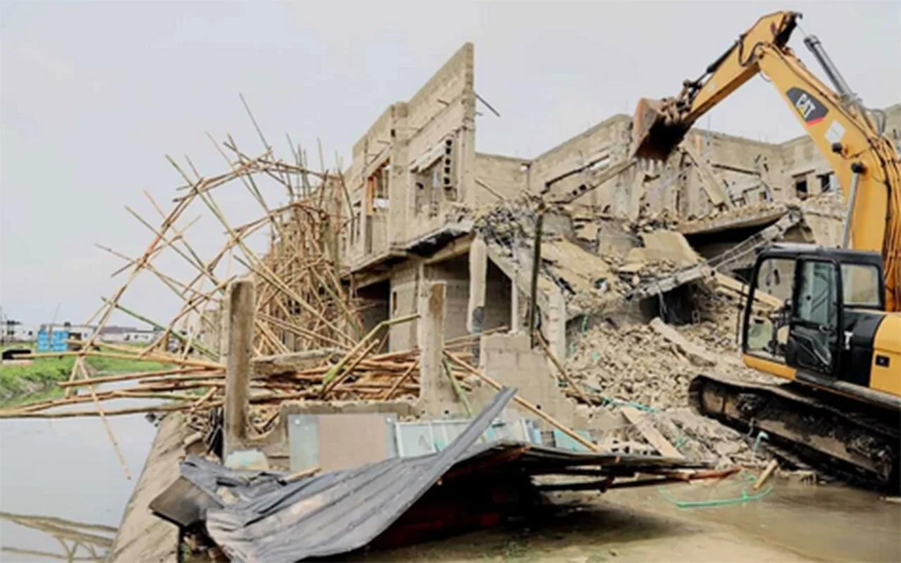 Lagos Orders Demolition of Illegal Structures Blocking Drainage Channels in Lekki Corridor