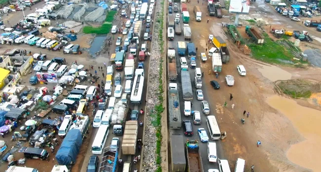 Traffic Worsens on Lagos-Ibadan Expressway After Crash at Otedola Bridge
