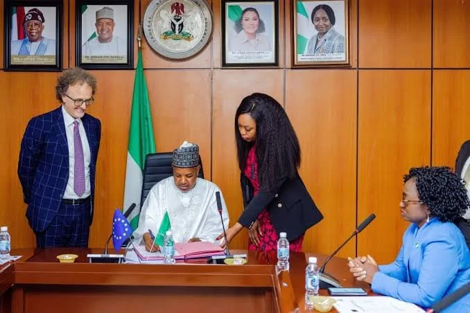 Nigeria Secures €14m Grant to Prepare 90,000km Fibre Network