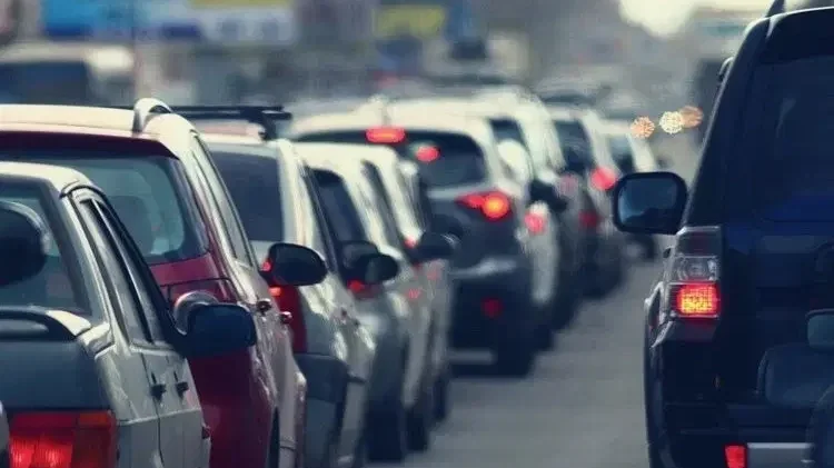 Vehicles-in-traffic.