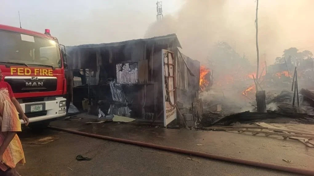 fire-destroys-goods-worth-millions-in-abuja-market.