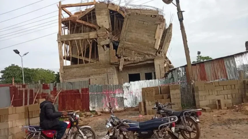 panic-in-anambra-as-two-storey-building-under-construction-collapses-in-umuoji.