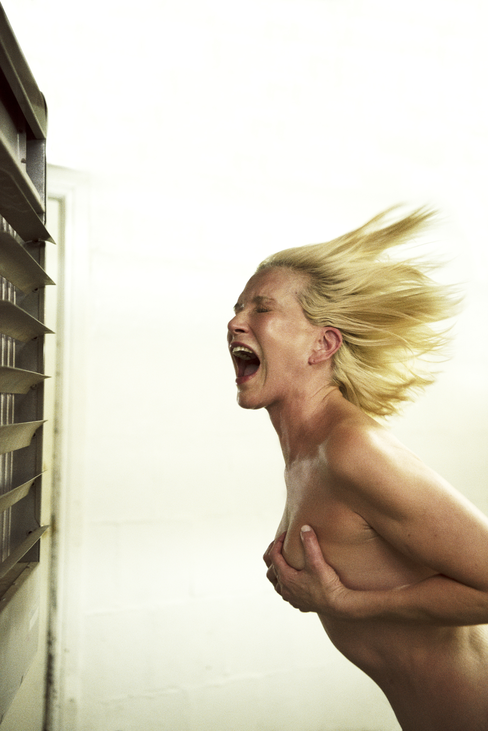 20260215_Studio_Anne_Hanavan_Grey_Fan_0235_V3.png
