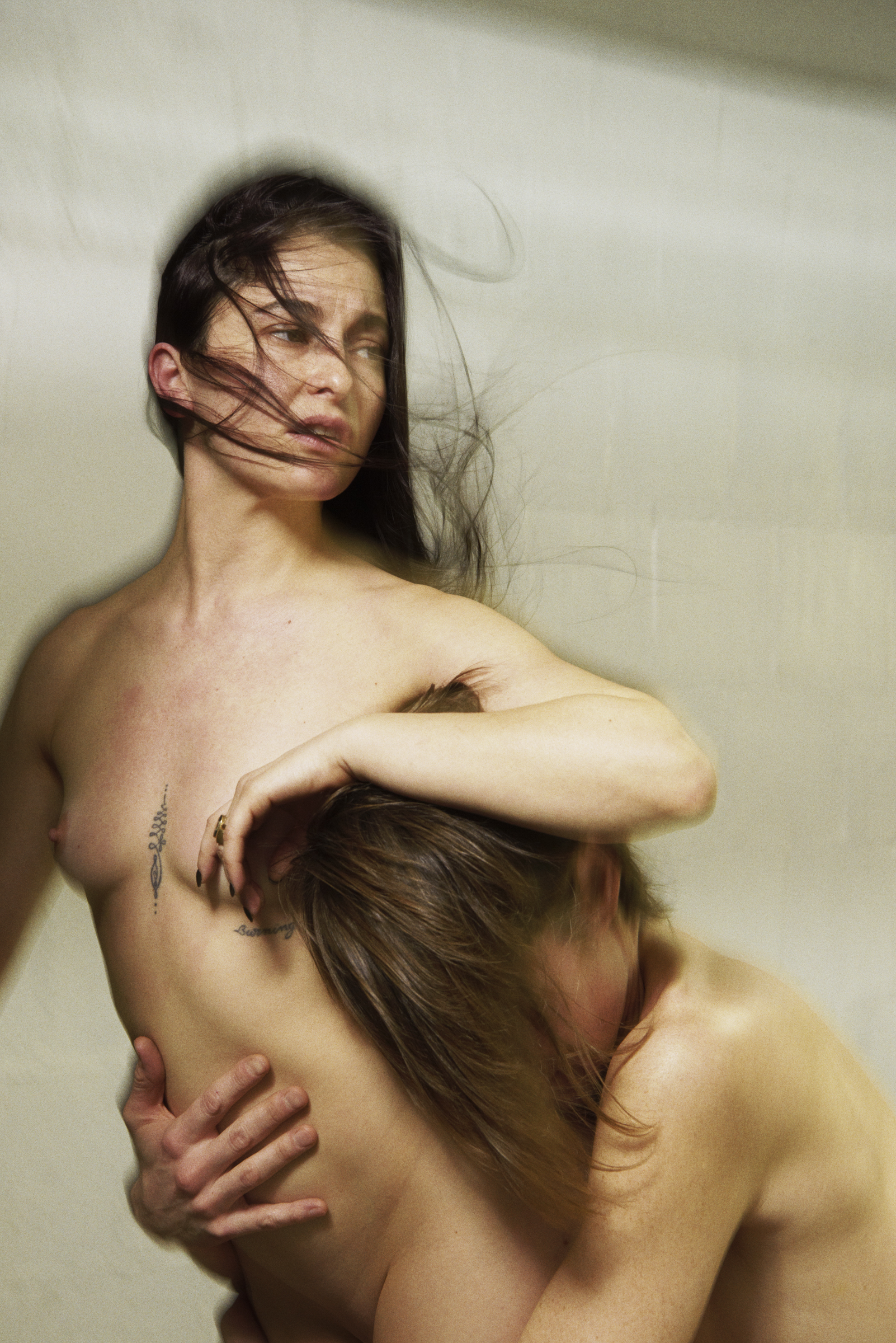 20260215_Studio_Giorgia+Jonas_Grey_Fan_0438_V3.png