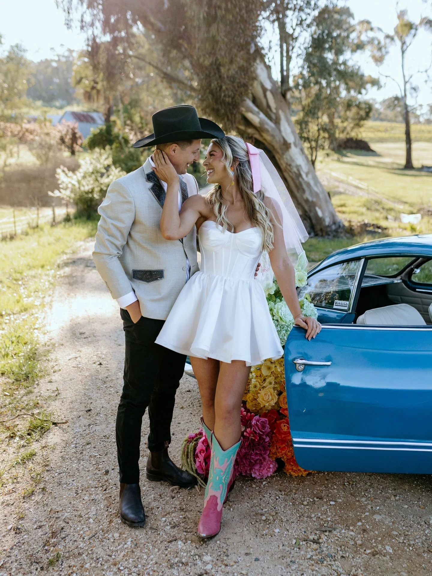 Baby, I&rsquo;m yours 💗
A playful take on modern bridal, finished with pink embroidery and a bow. Custom made for @thecontentlab_au 

Photographer: @tanyastrauss_photo 
Venue: @harcourtvalley_vineyards
Florals: @stemandstyleco 
Dress: @no.strings.dr