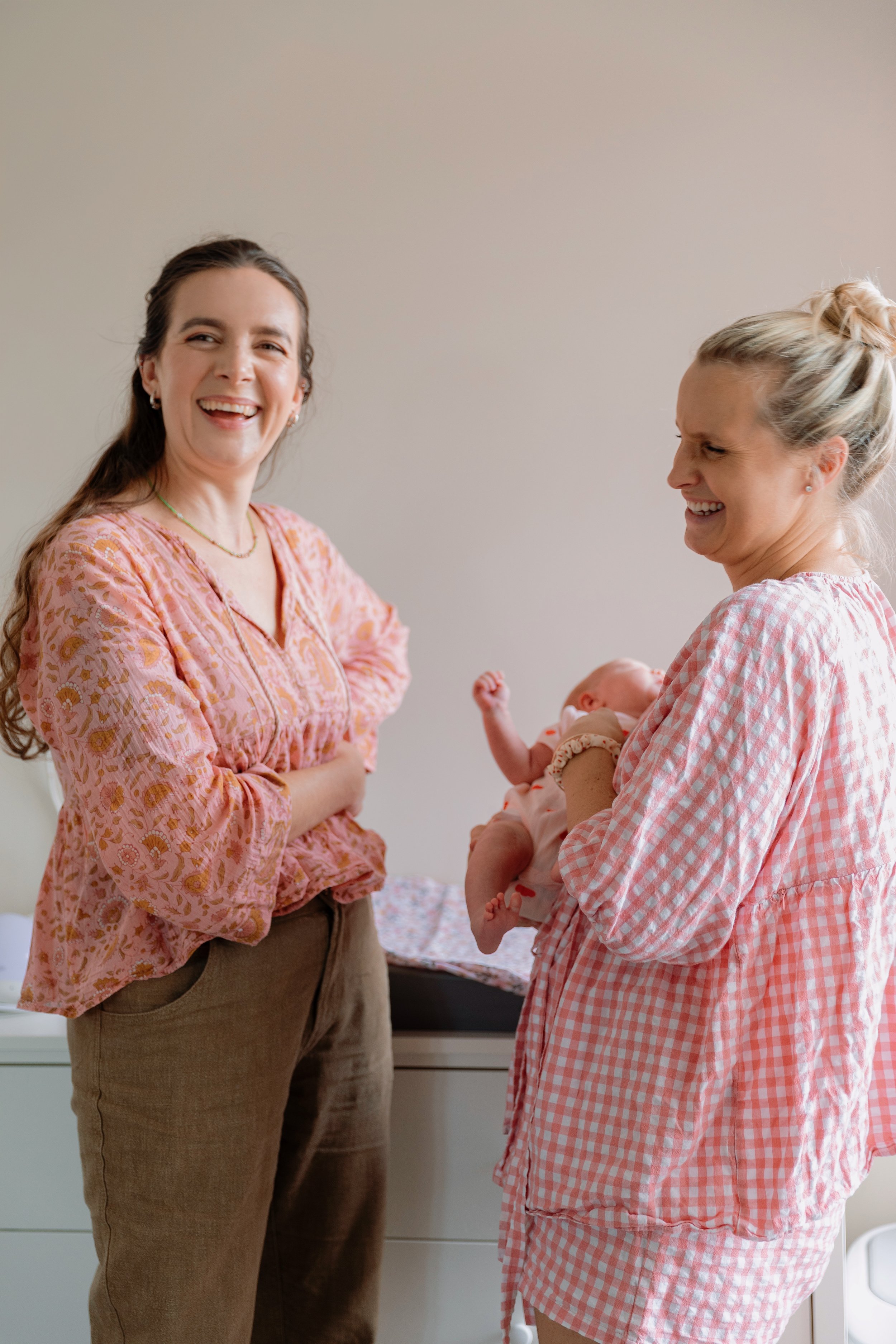 Blue Mountains private homebirth midwife with mum and baby
