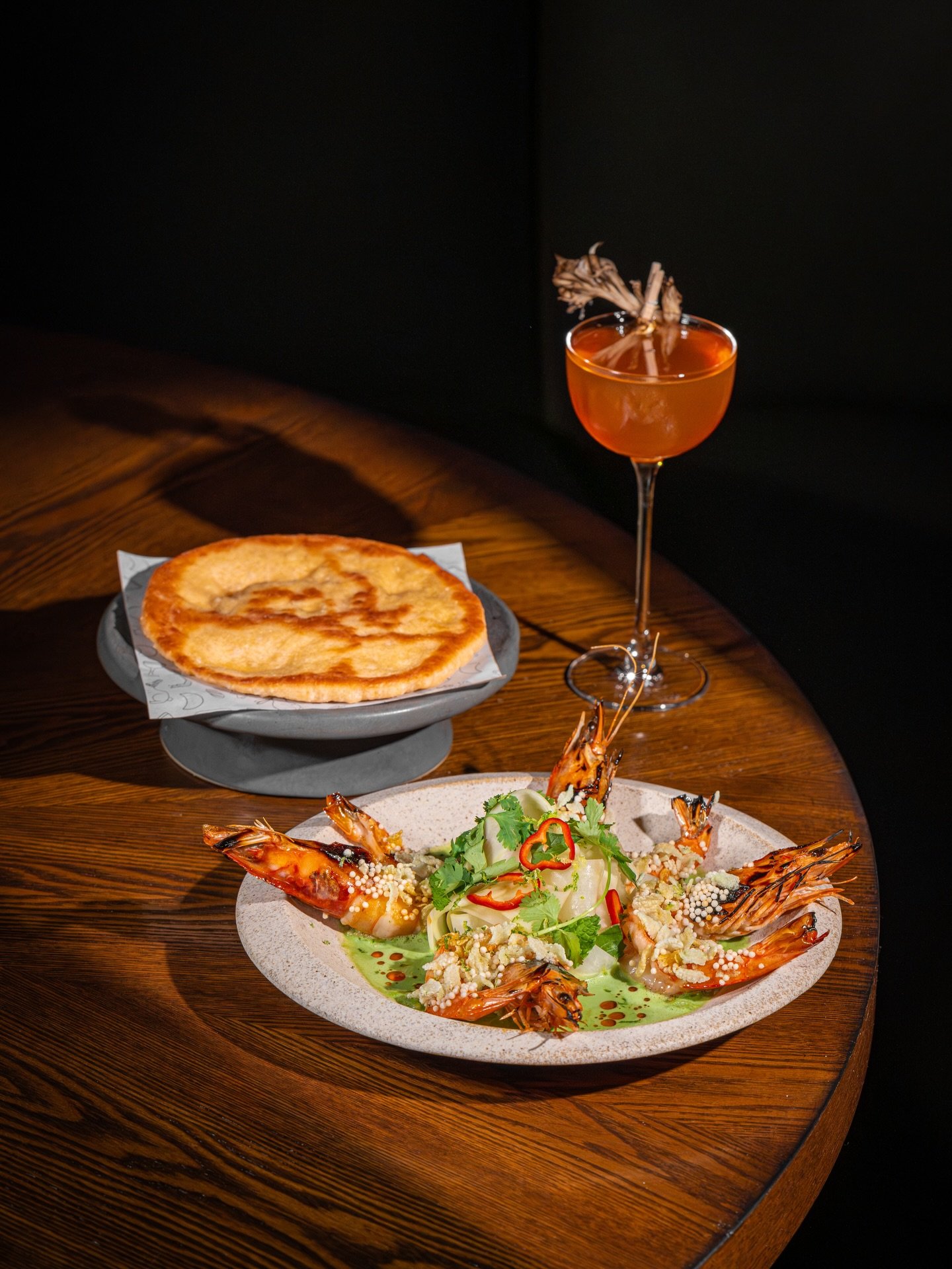 𝐂𝐮𝐫𝐫𝐲 𝐏𝐫𝐚𝐰𝐧𝐬 | 𝐓&ocirc;𝐦 𝐂𝐡𝐢&ecirc;𝐧 𝐂ố𝐦
green curry, papaya salad, tamarind glaze, aji dulce, puffed rice, fry bread

This dish is rooted in t&ocirc;m chi&ecirc;n cốm, a Hanoi street food that celebrates autumn&rsquo;s most fleeti