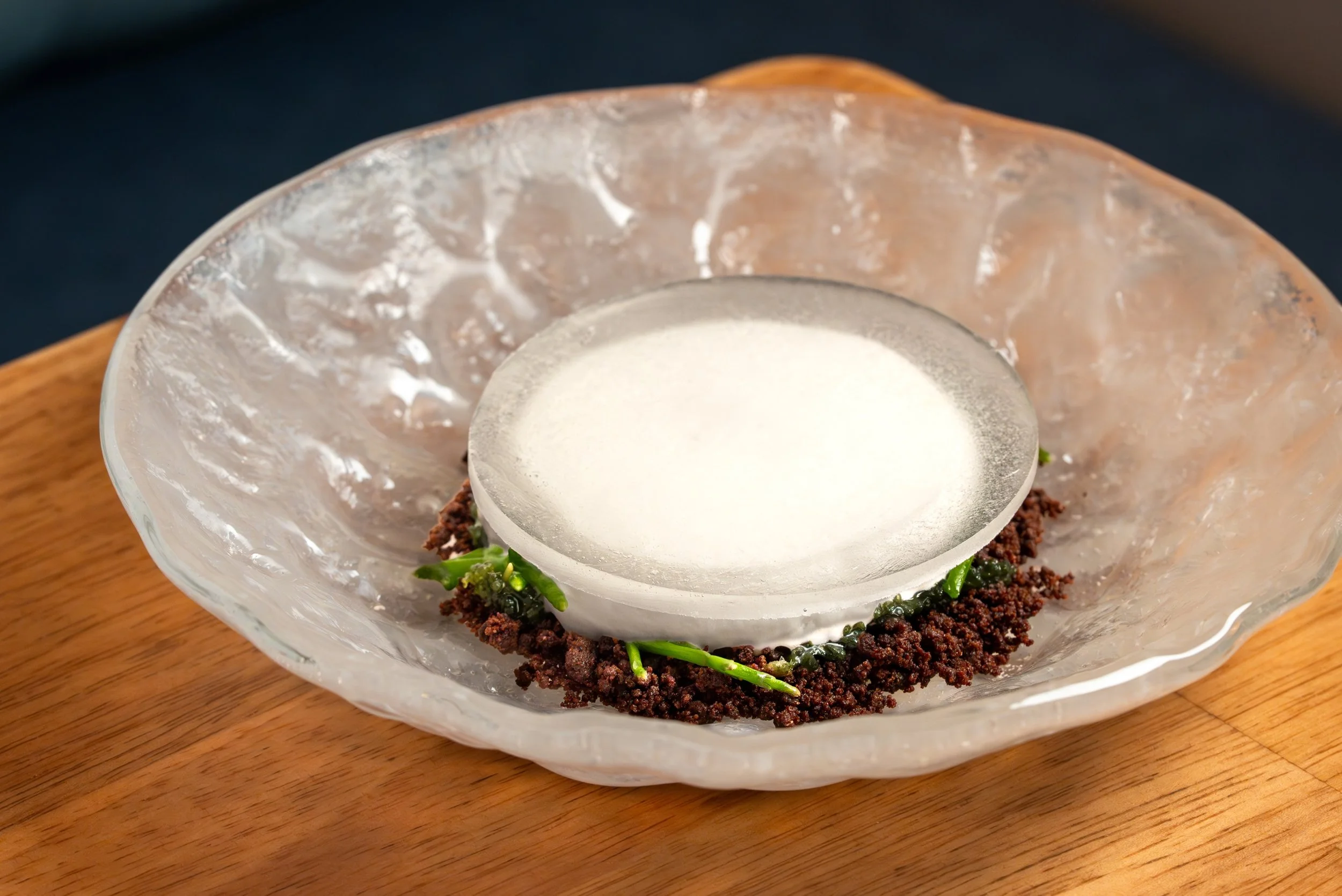Along Vietnam&rsquo;s coast, seaweed is part of everyday life. It nourishes communities, supports local economies, and plays a role in coastal farming. For Chef Susan Bae, that quiet importance became the starting point for Seaweed | Rong Biển.

Insp