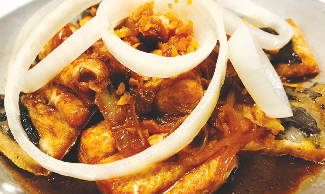 Pan‑fried boneless milkfish in garlic, onion, and calamansi/lemon soy sauce with potatoes.