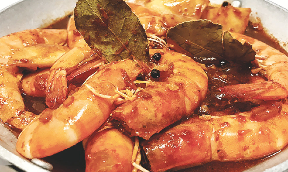 Prawns in adobo sauce (garlic, soy sauce, vinegar, bay leaf, black peppercorn) with crab fat.