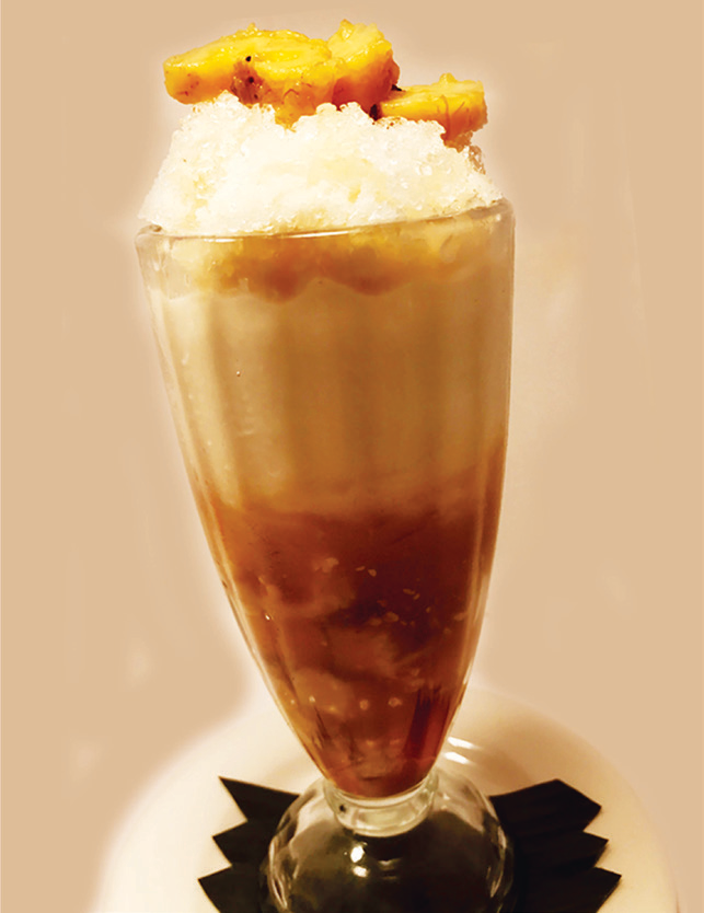 Sweetened banana with milk, sugar, and shaved ice in a glass