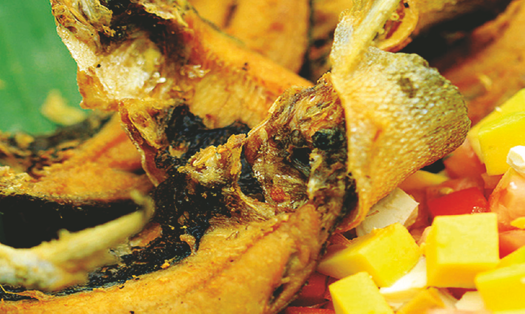 Marinated baby milkfish (partially boneless), fried or grilled, served with Ensaladang Kapampangan (sliced mango and tomato with salted egg).