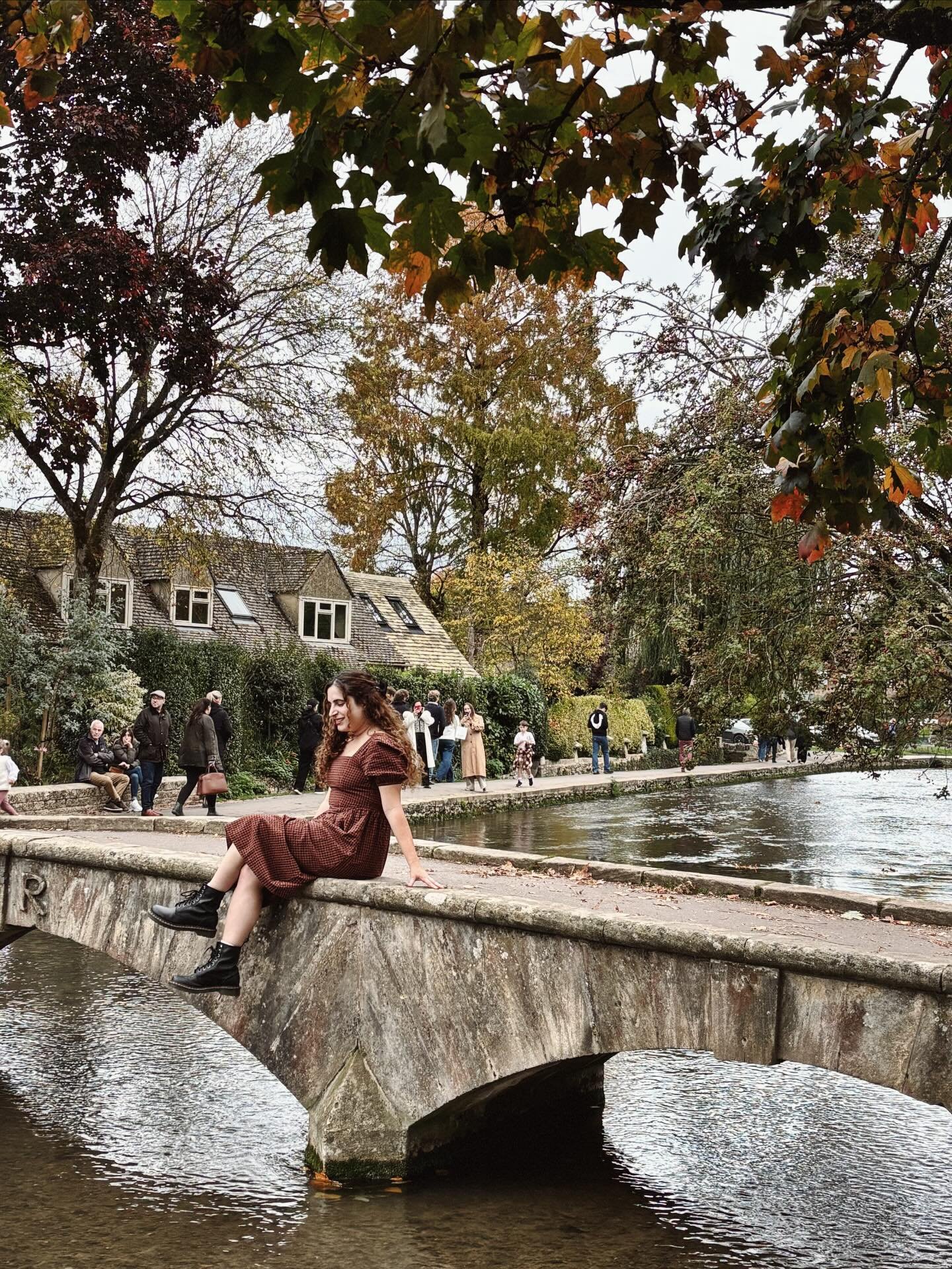 I believe this place is magic 🍁 
I was lucky enough to visit the Cotswolds and now I get why people are so obsessed. Every inch is gorgeous and charming. Have you been? What place do you think is magical? Let me know in the comments!