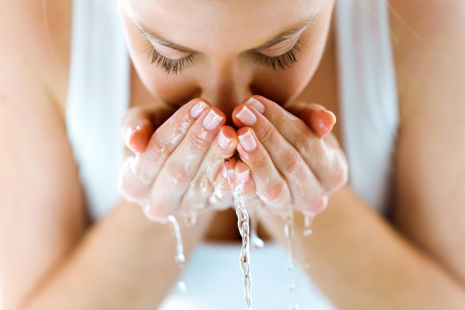 Removing your eyelash extensions at home
