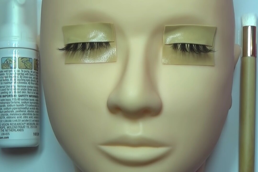 How to Clean Lash Extensions at Home