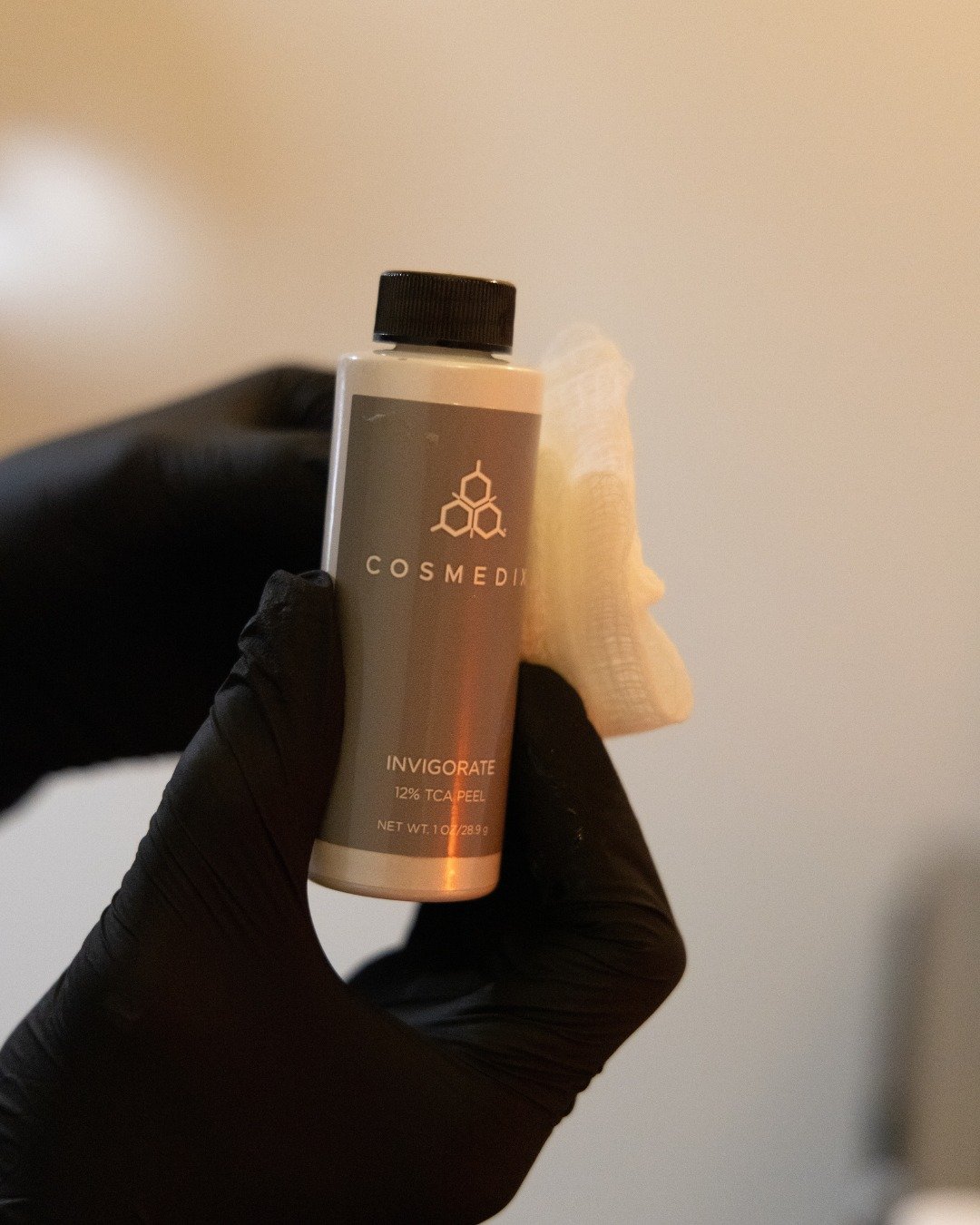 Tired eyes? Not on our watch ✨ The Eye Revive TCA Peel by @COSMEDIX_ smooths fine lines, brightens dark circles, and refreshes your under-eyes with zero downtime.

Available at Glow Up Studio Dallas. Book your glow. 💫