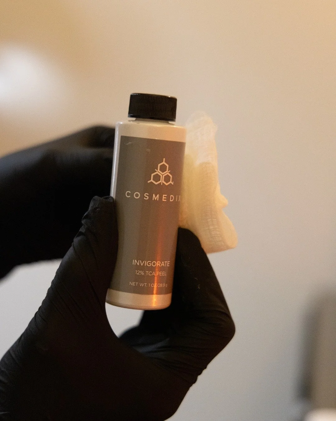 Tired eyes? Not on our watch ✨ The Eye Revive TCA Peel by @COSMEDIX_ smooths fine lines, brightens dark circles, and refreshes your under-eyes with zero downtime.

Available at Glow Up Studio Dallas. Book your glow. 💫