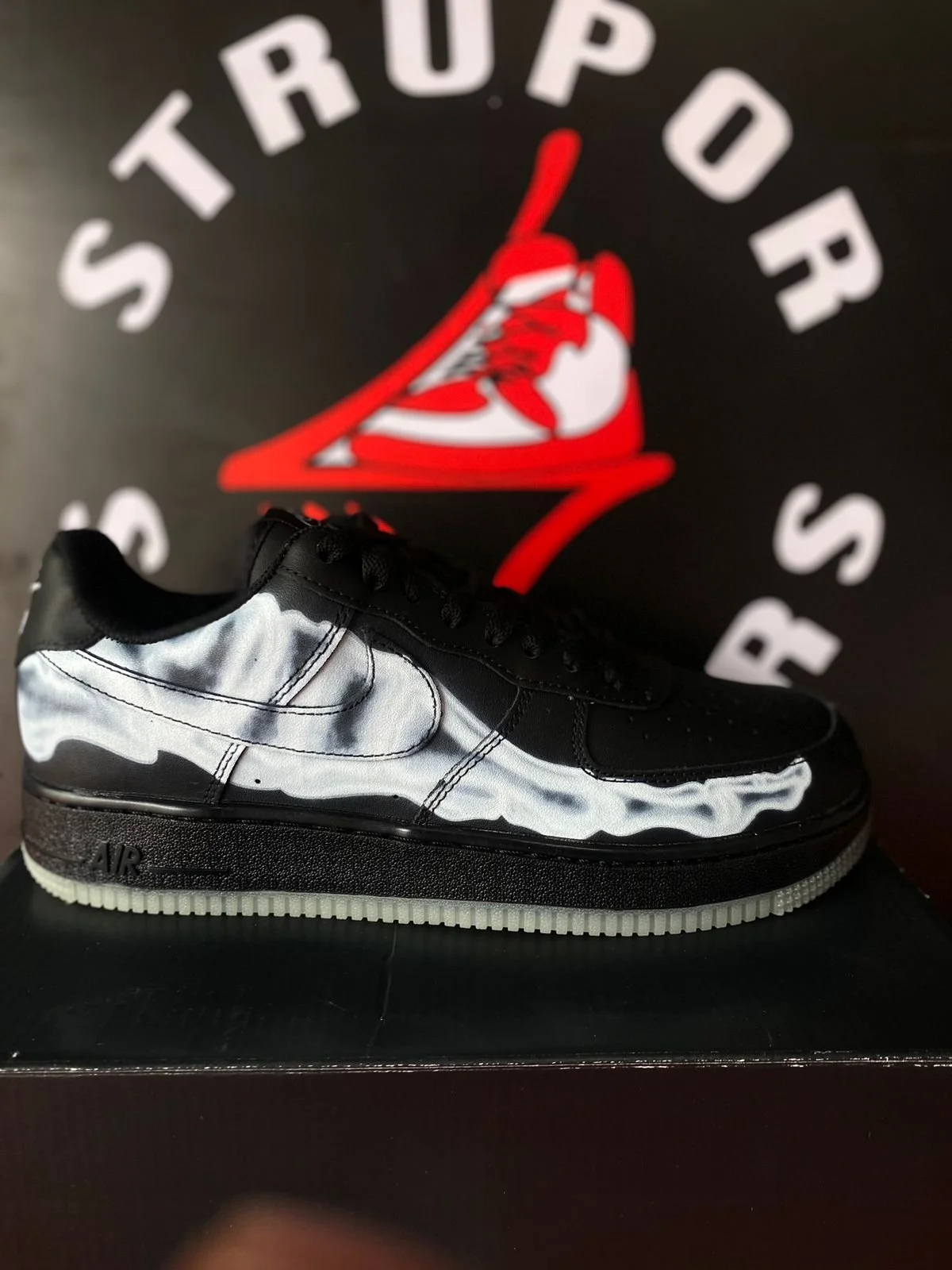 AIR FORCE 1 SKELETON