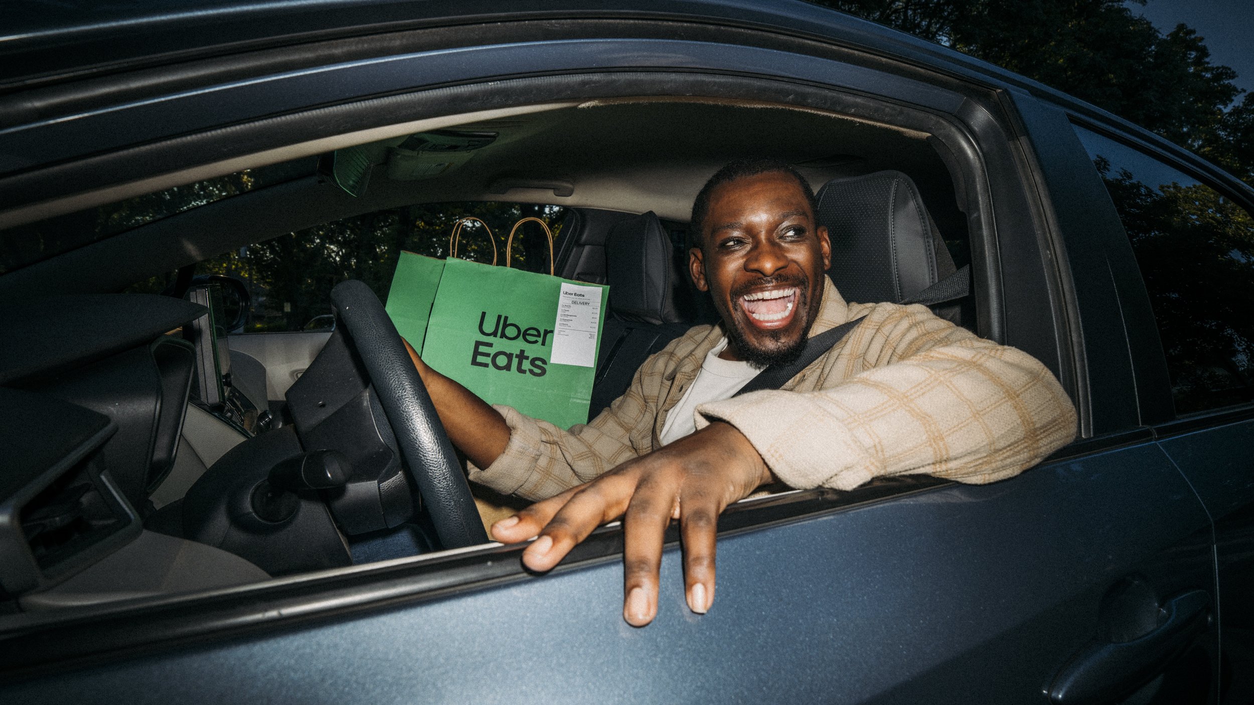 20260727_UberEats_Shot_19_Driver_BagsonPassengerSeat_AS_4625.jpg