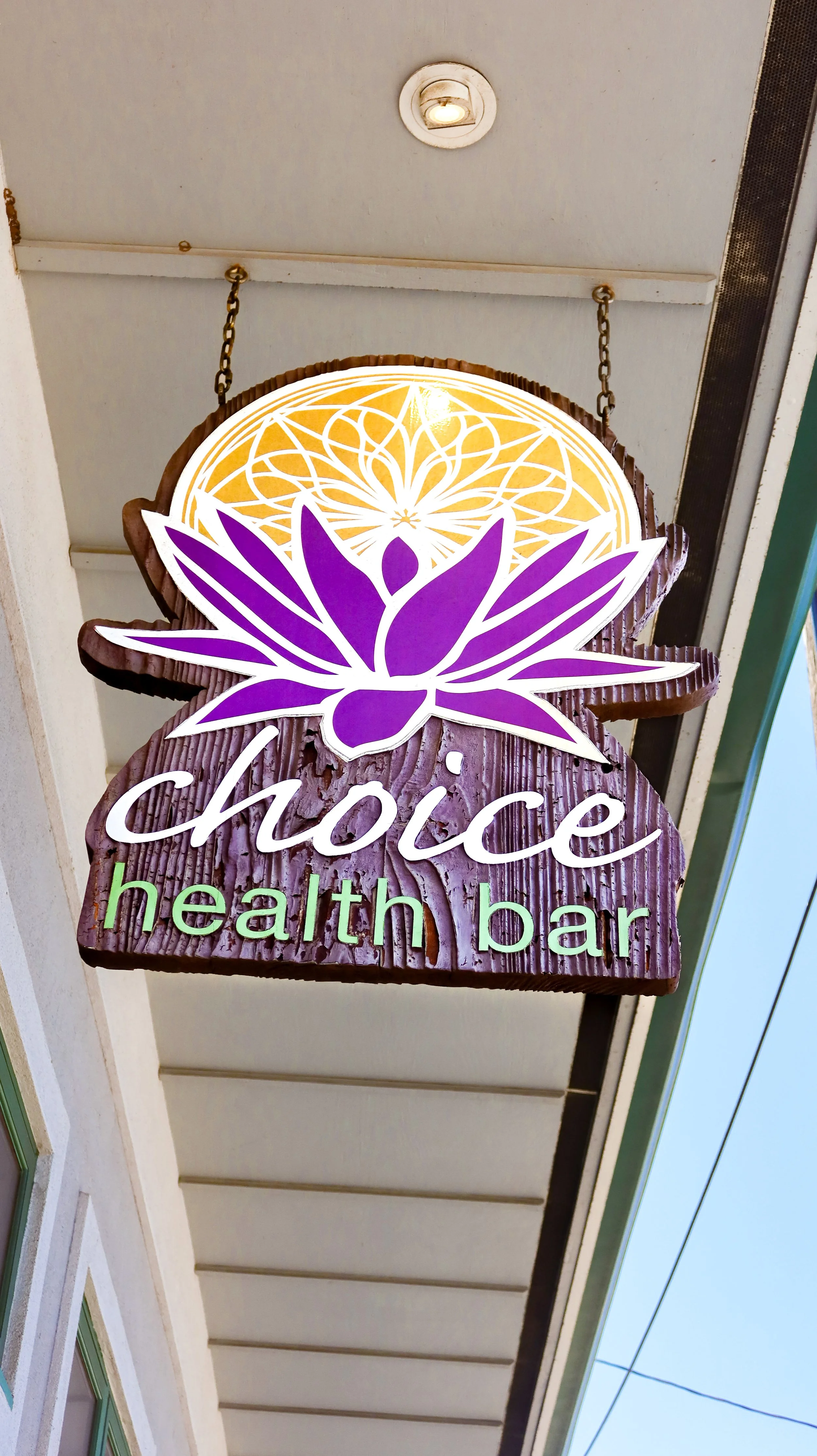 Convenient parking for Choice Maui restaurant offering vegan food, ideal for a Hawaii trip and best lunch spot
