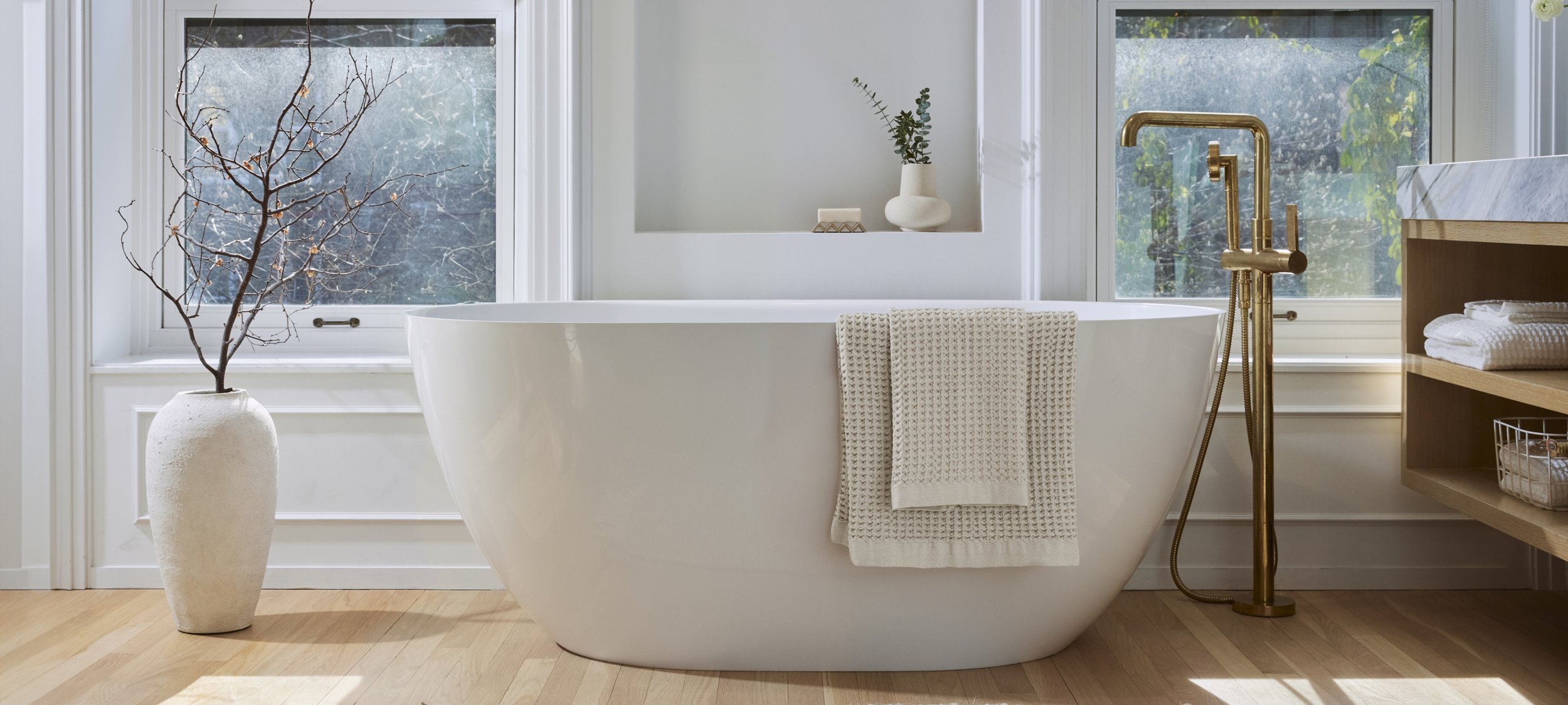 Onsen_Oatmeal_Towels_tub_Lifestyle2.jpg