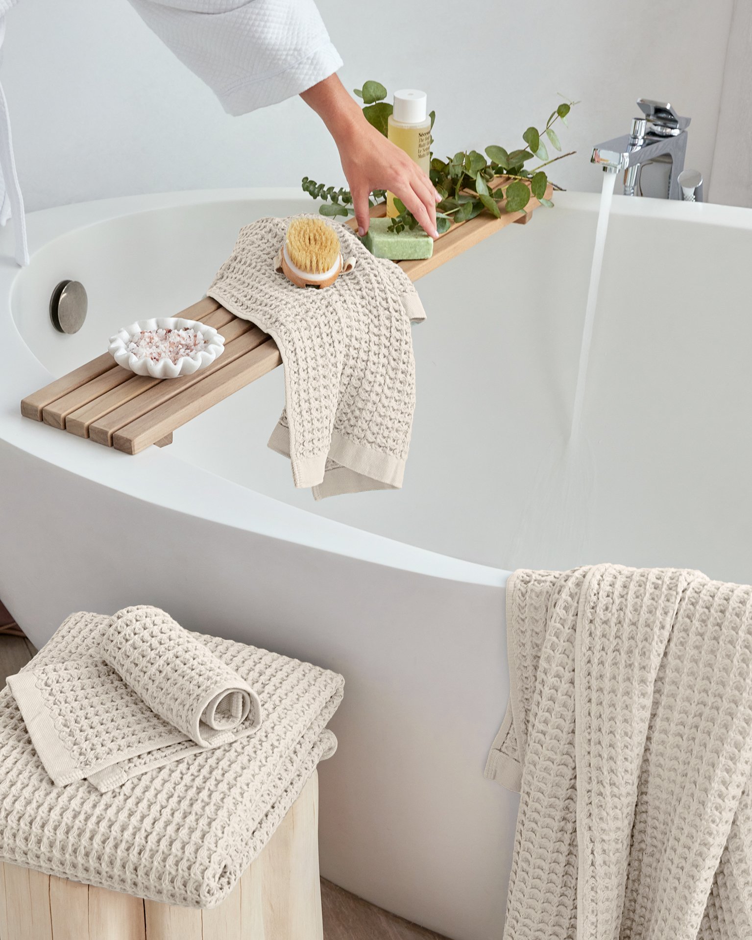 ON_Oatmeal_Lifestyle_breadth_bathtub.jpg