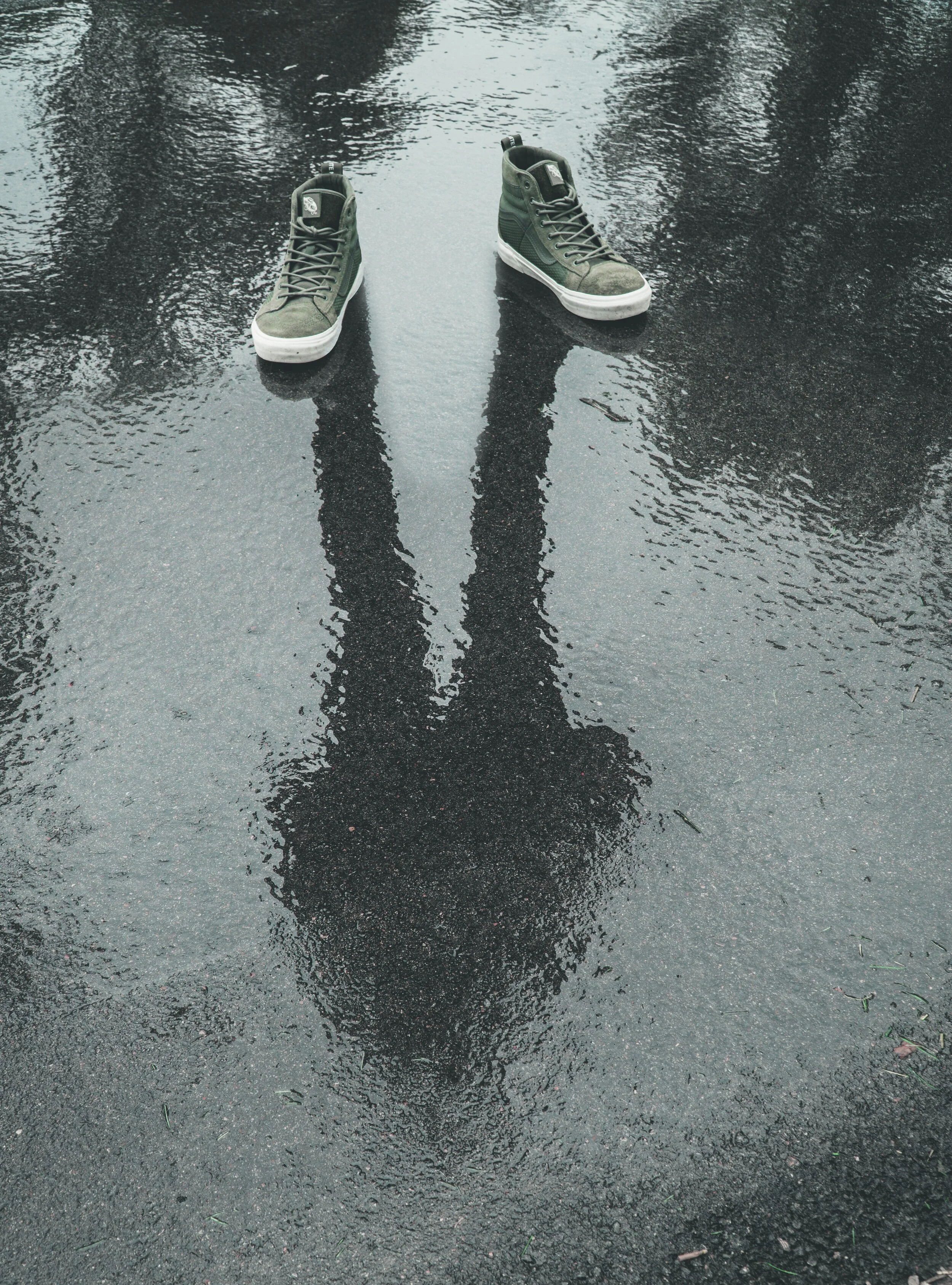 photo-of-gray-sneakers-1554613.jpg