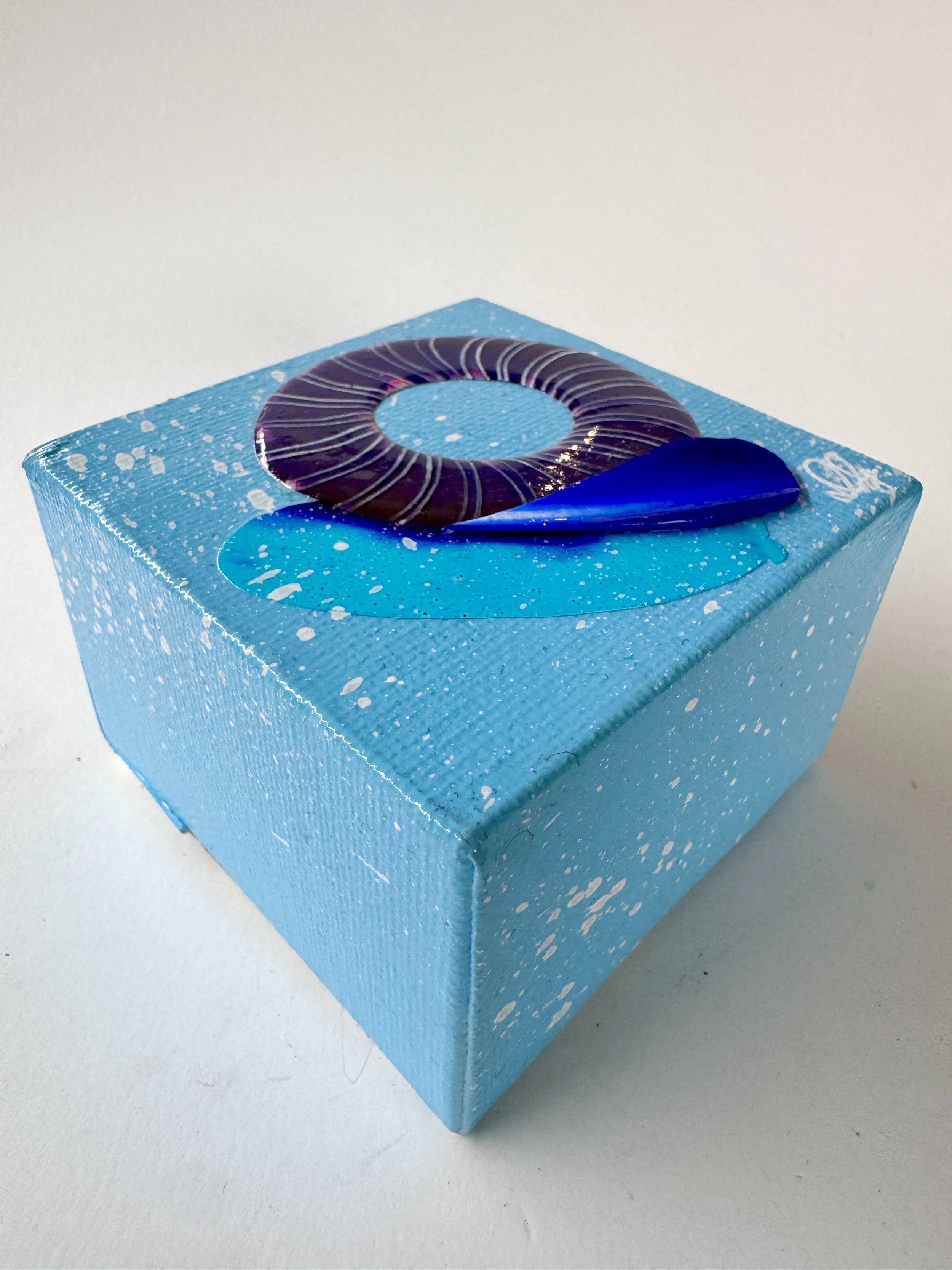 Quark XXXIII Side View.jpg