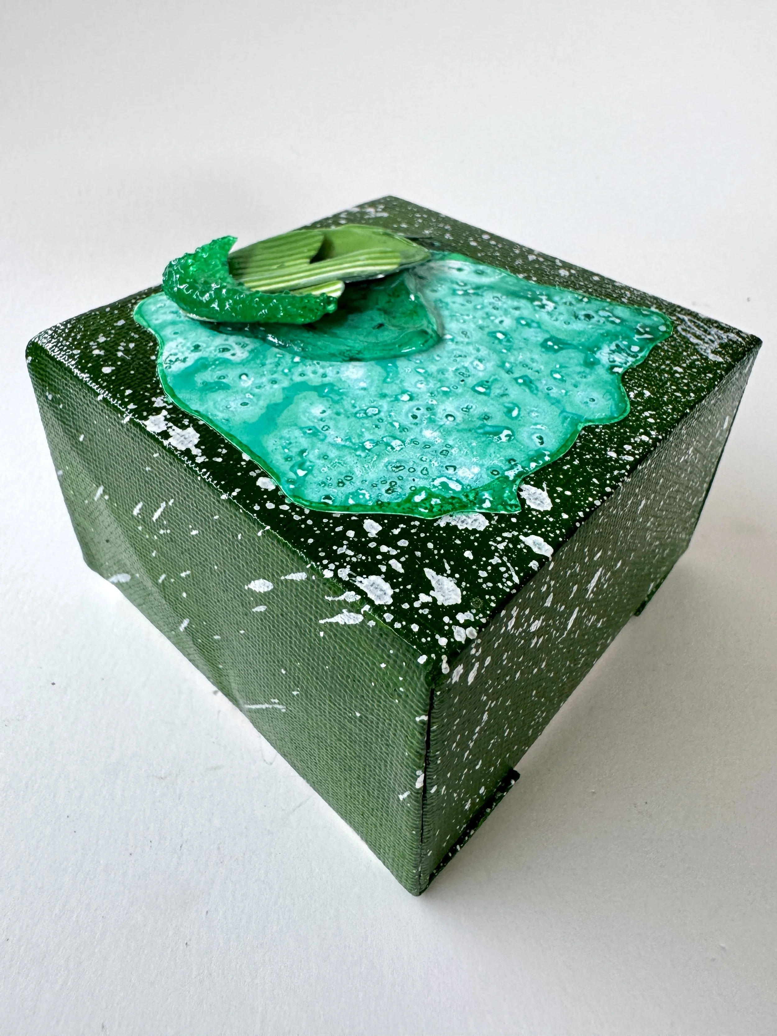 Quark XXXVII Side View.jpg