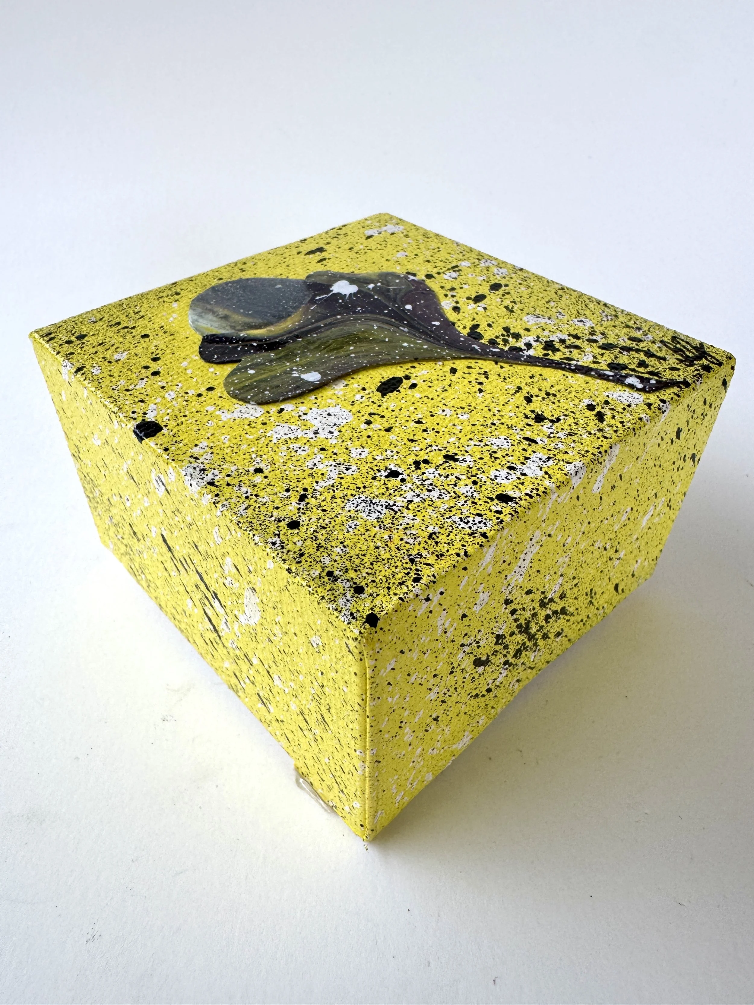 Quark XVI Side View.jpg