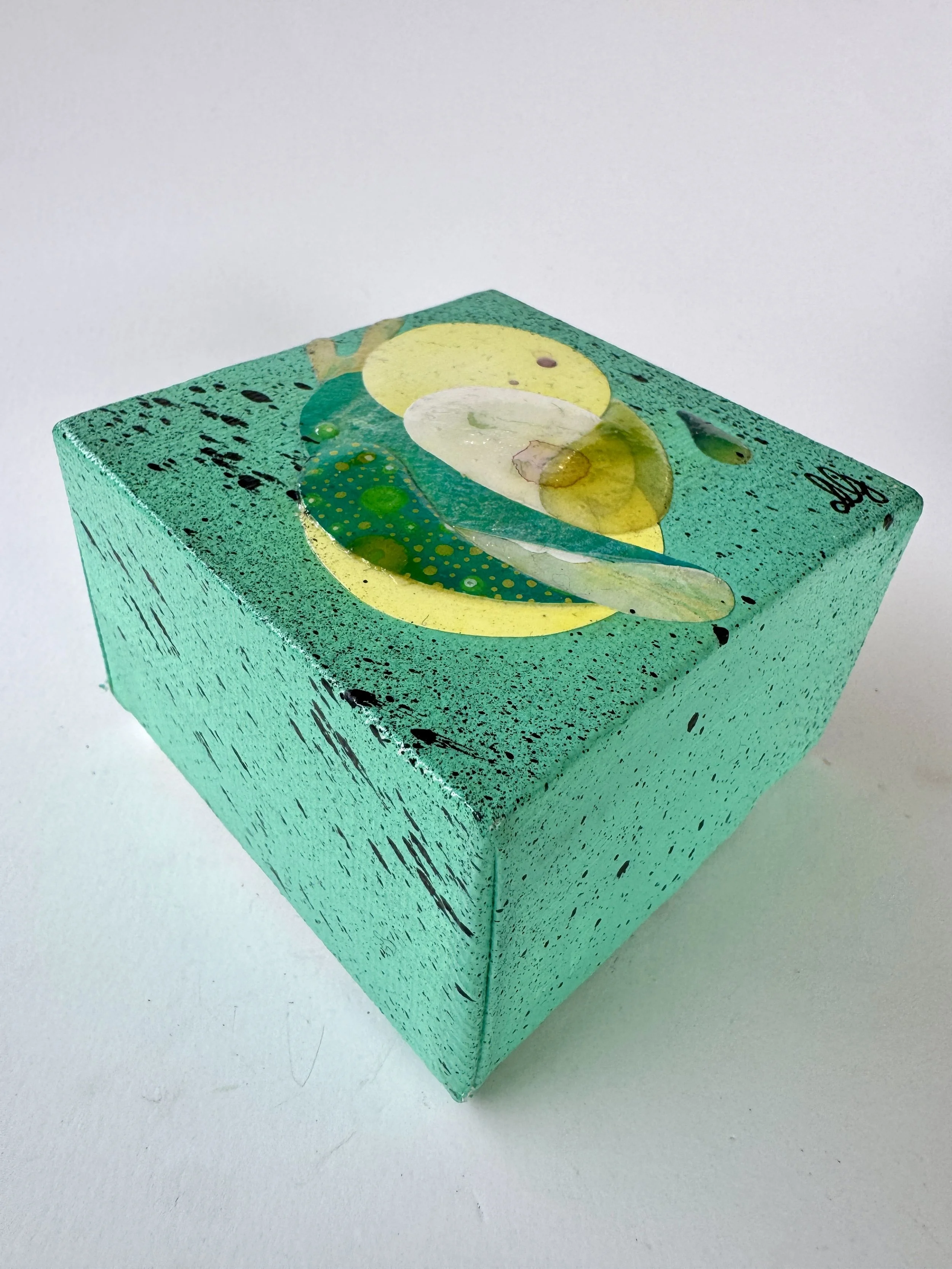 Quark XXVII Side View.jpg