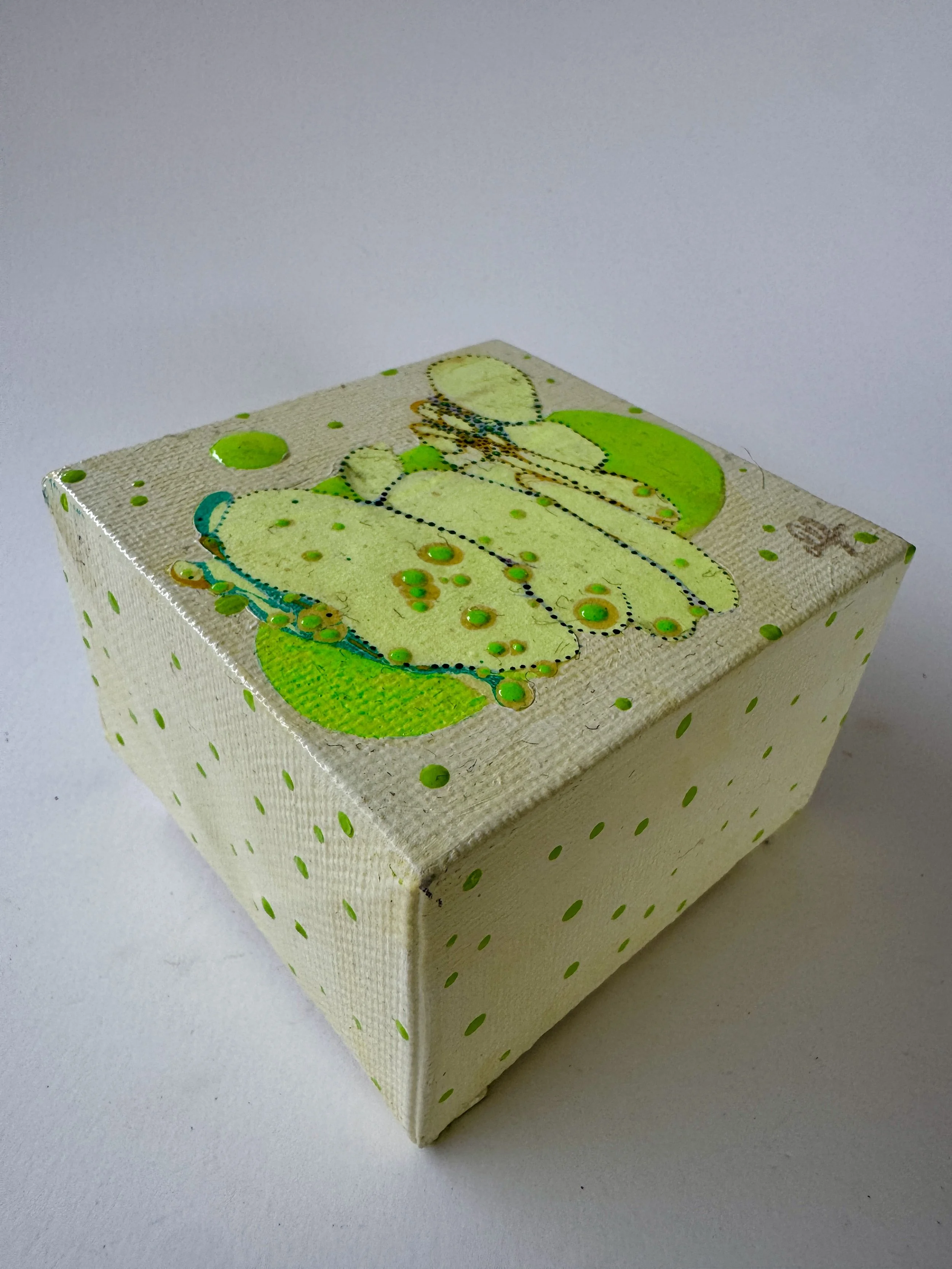 Quark XXV Side View.jpg