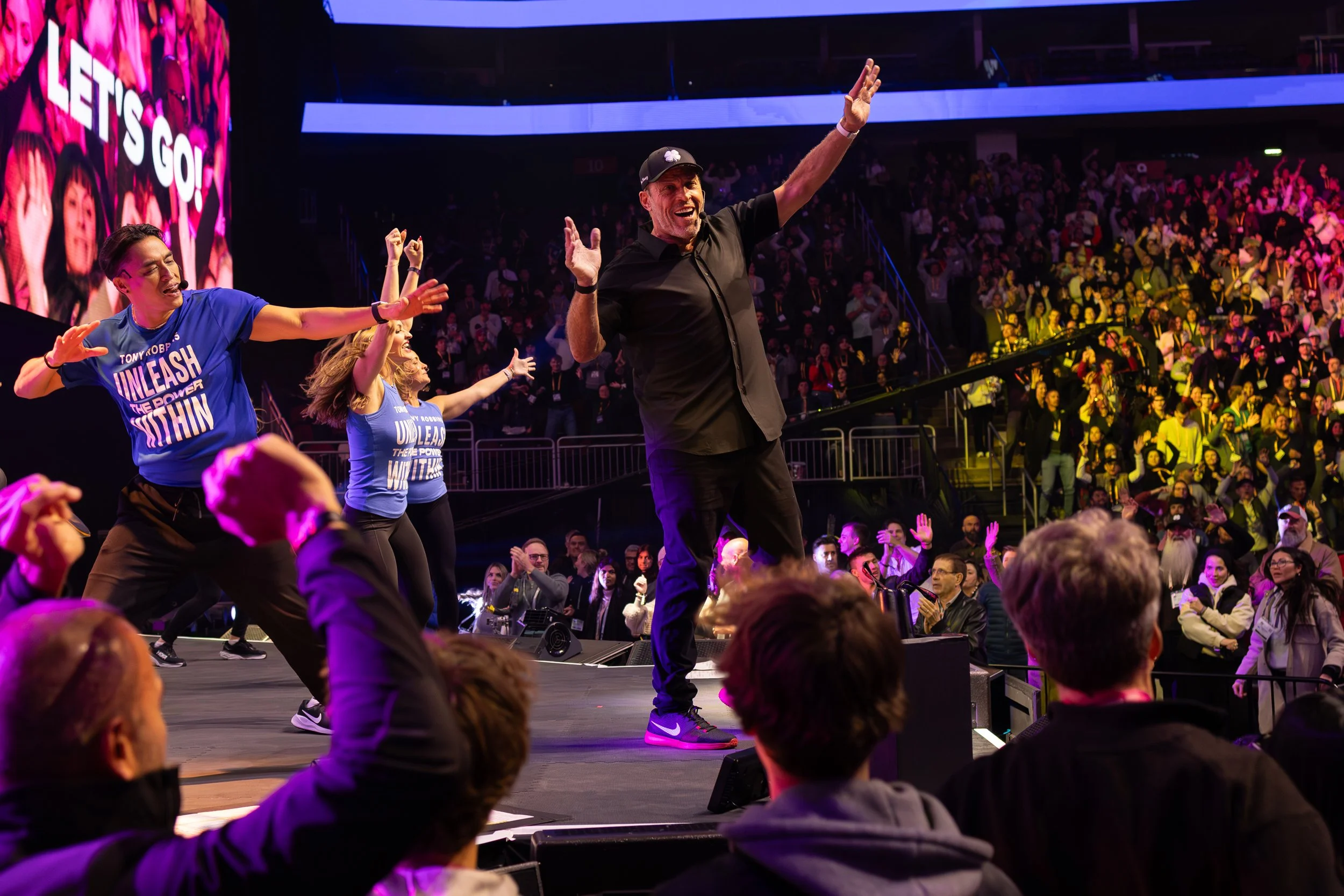 Tony Robbins (Portrait)-4.jpg