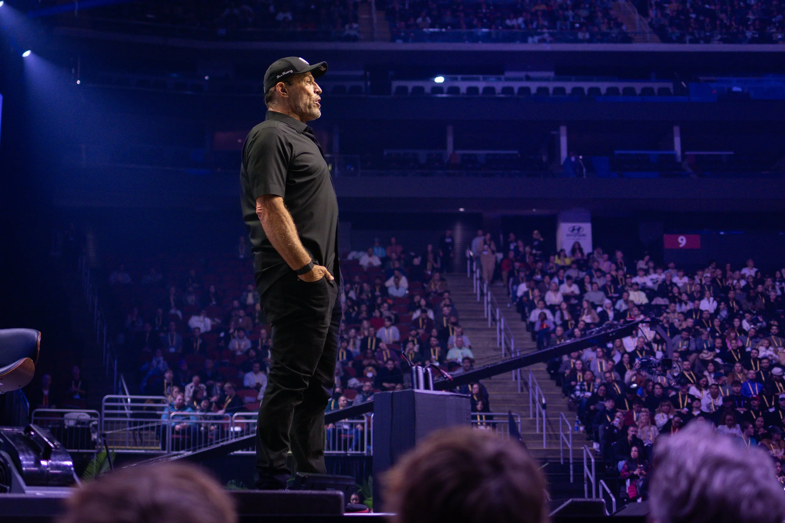 Tony Robbins (Portrait).jpg