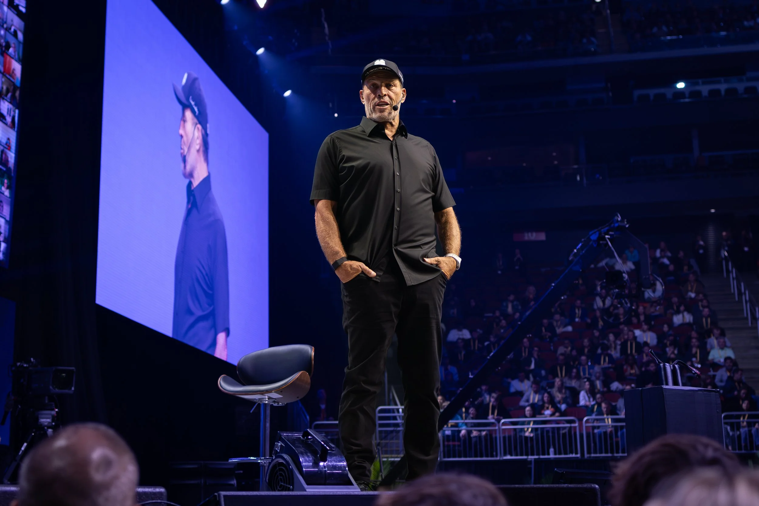 Tony Robbins (Portrait)-2.jpg