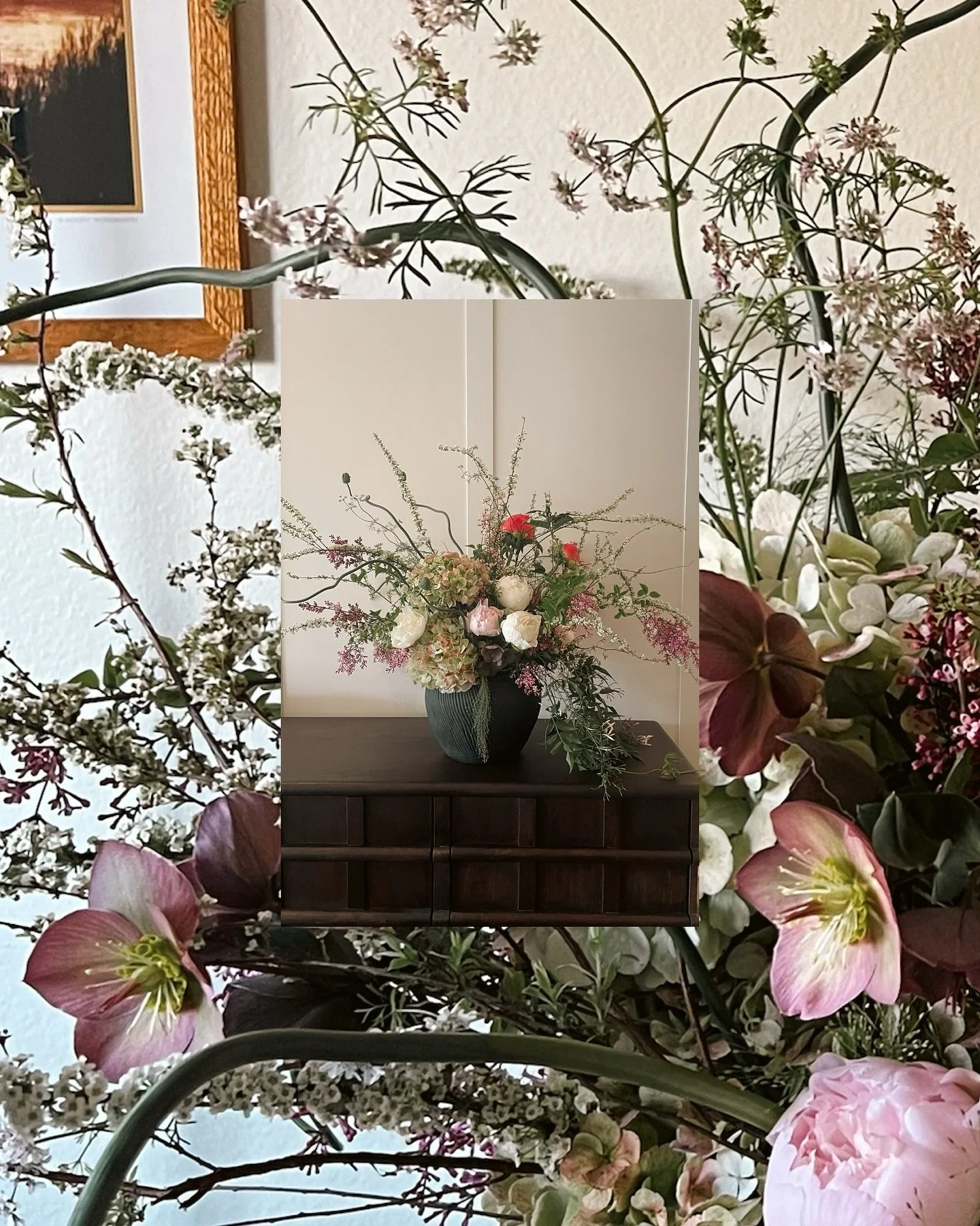 Throwback to this moody mama ❤️&zwj;🔥

#ocflorist #weddingflowers #eventflowers #socalflorist