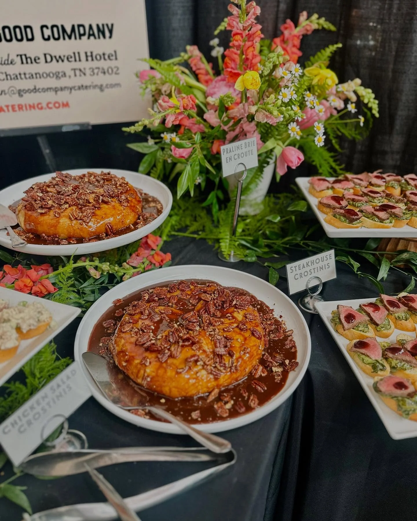 We only managed to snap a few quick photos of our booth for The Pink Bride expo yesterday before the crowds descended! Much heartfelt thanks to our dear friends at @highpointfarms for the beautiful flowers that really pulled everything together in th