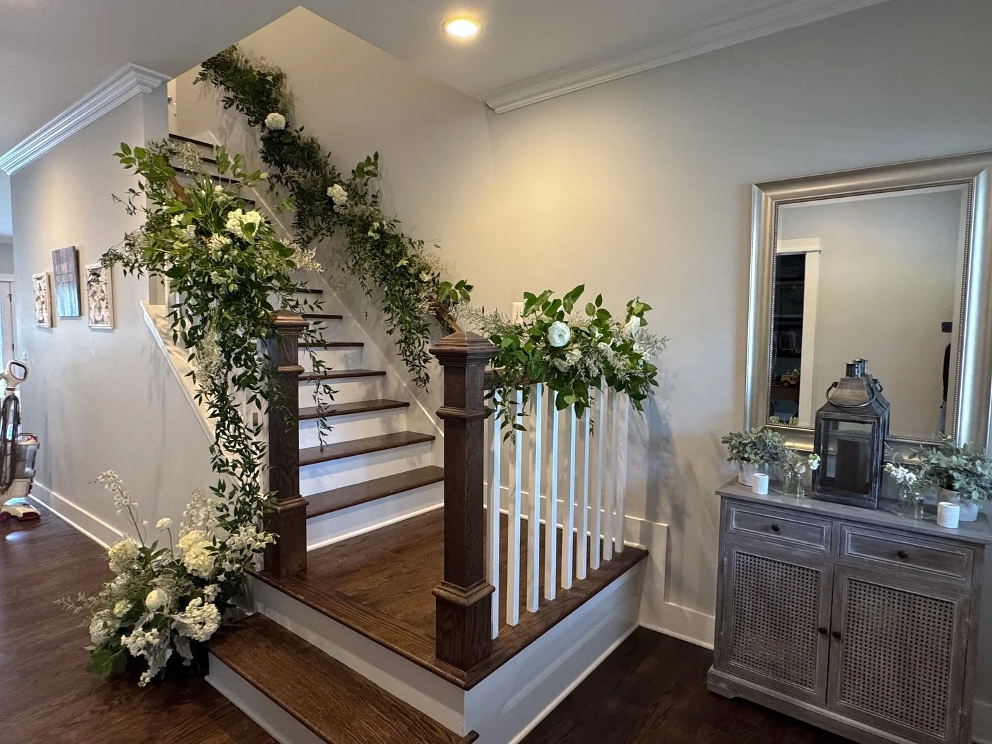 It was a pleasure designing the florals for this beautiful bride&rsquo;s Zaffa celebration &mdash; soft whites, layered greens, and natural movement creating a sense of fluidity and detail in every space. 🥂
