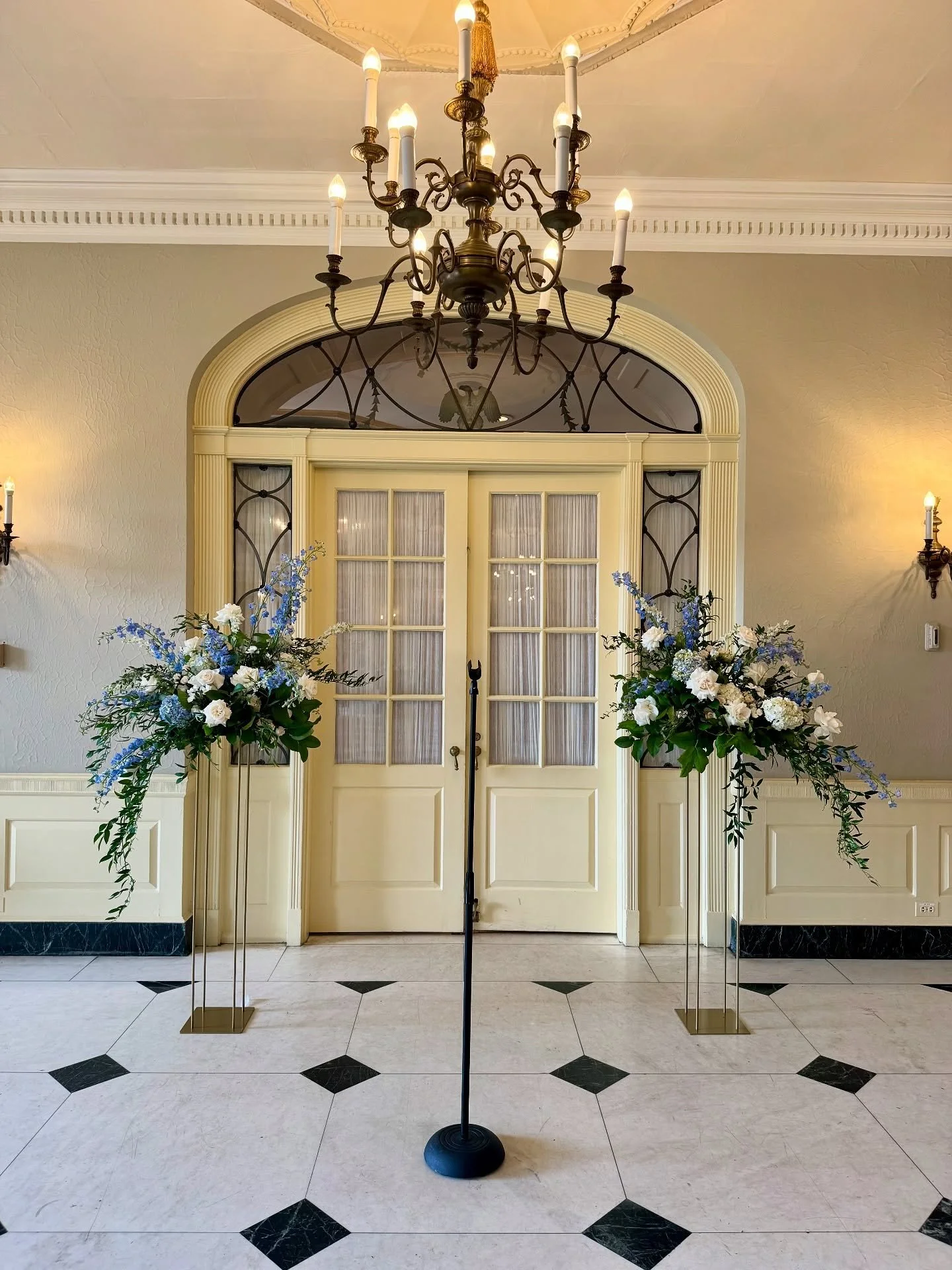 A dreamy September Wedding collab with @float.flora at the Henry Ford Museum 🥂